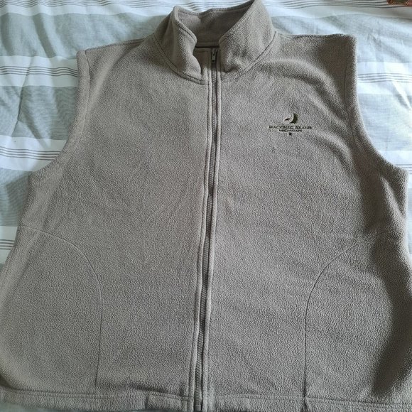 Momentum outfitters fleece vest Mackinaw Island, Michigan XL pre-owned. - Picture 1 of 8